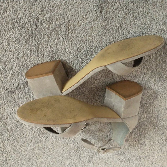 Size 10 Steve Madden Grey Suede Sandals - Picture 4 of 6